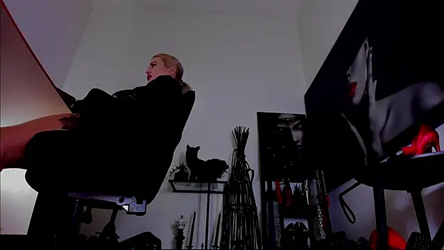 MistressDemi webcam