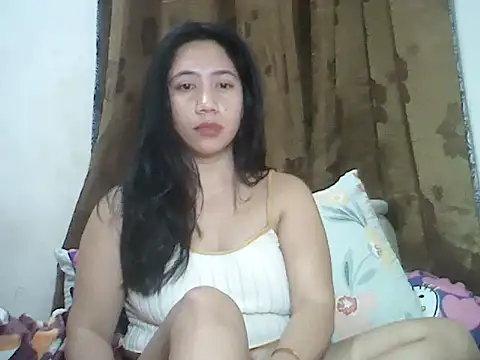 LOVENAYRA1 webcam