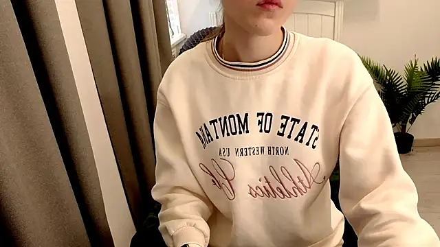 just_l0ve_me - Just_L0VE_me's free webcam - UK Sex Cams