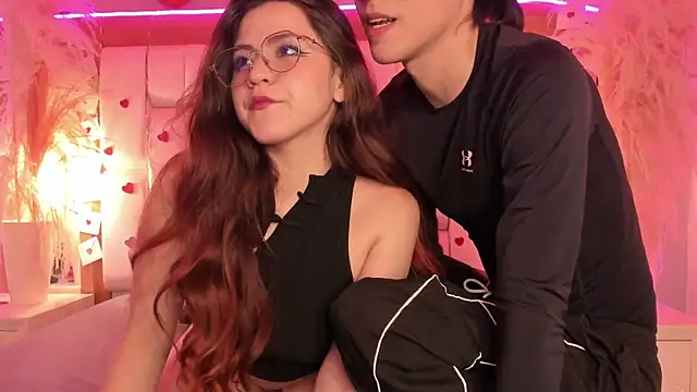 Daphne_And_Roger webcam