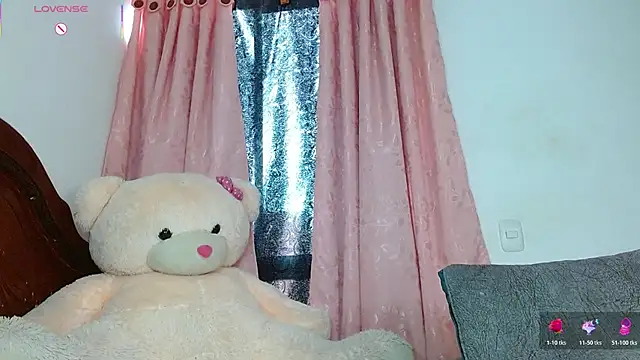 MissHoolly webcam