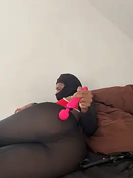 Webcam Model (KiaraAmara)  is live.Free join now!