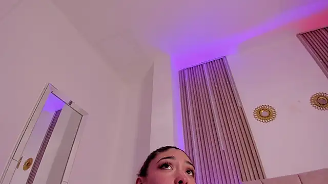 Victoria_Beaumont webcam