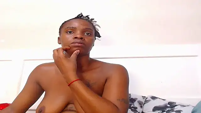 LuciousLips96 webcam