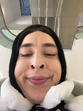 holly_play (F young) - jet fountain in the fitting room