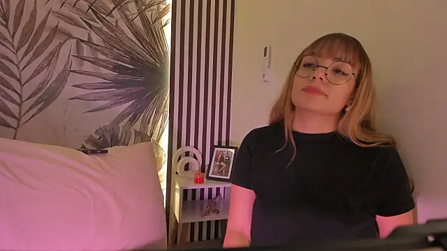 Samaantha-White webcam