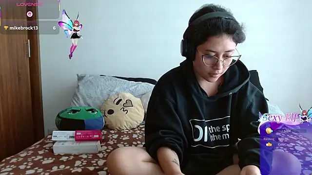 Juliexxxxtasy webcam