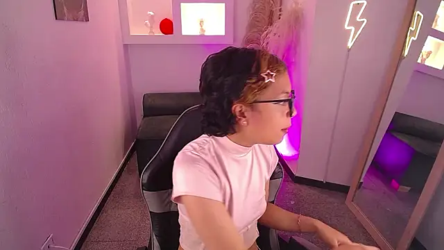 melodyy_as - Melodyy_as's free webcam - UK Sex Cams