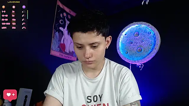 girl_intense444 webcam