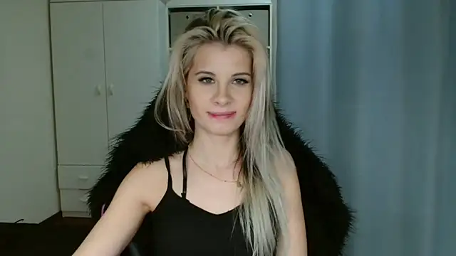 KristineGlow webcam