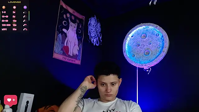 girl_intense444 webcam