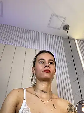 Webcam Model (JuliaColemann)  is live.Free join now!