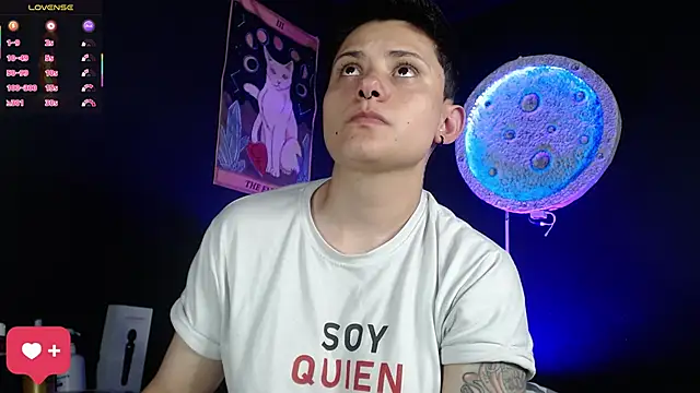 girl_intense444 webcam