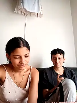 Mei_and_Gaby webcam