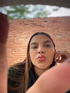 Webcam Model (Colibri_xxx)  is live.Free join now!