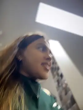 Webcam Model (Colibri_xxx)  is live.Free join now!