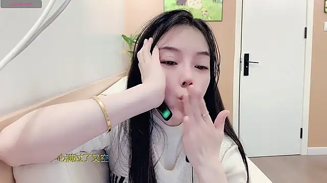 美女AKiKi711在线直播