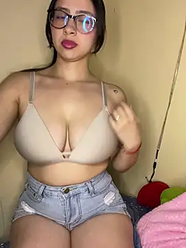 Webcam Model (Shayla--broos)  is live.Free join now!