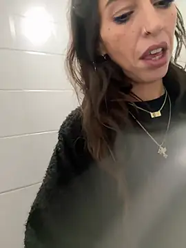 Amani_thewolf webcam