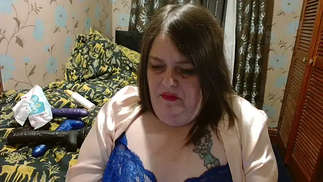 HousewifeMilf_Courtney webcam