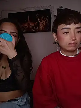 AlexxaAndRileyy webcam