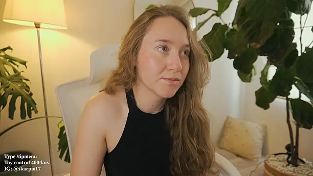 Scarlett_NoirMuse webcam