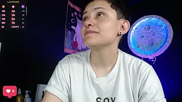 girl_intense444 webcam