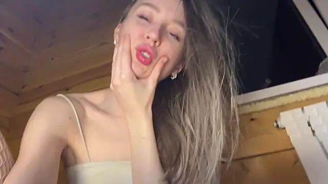 MissEvelynGlow webcam