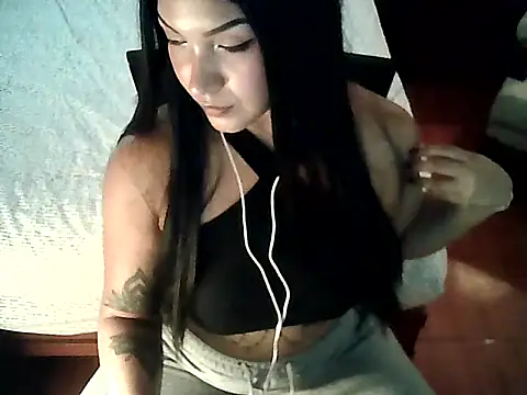 FallsForHerSmile webcam