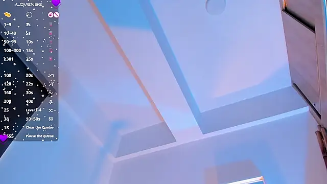 laura-hills18 webcam