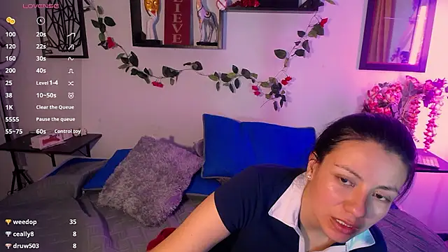 QueenRose94 webcam