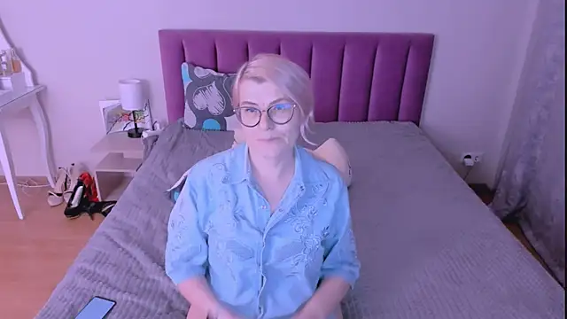 sabrinamacmarren webcam