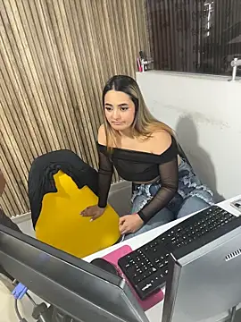 Antonella_Julieta webcam