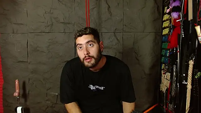 Master_kratos_and_Megan webcam