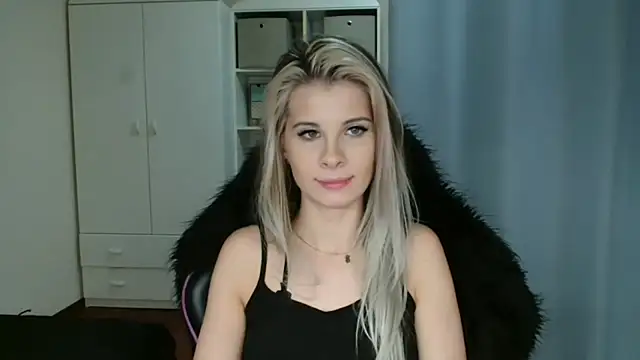 KristineGlow webcam