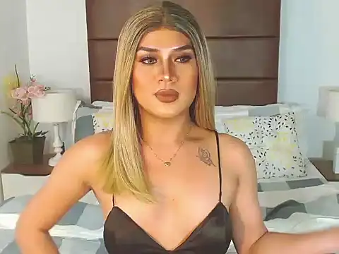 PlayfullBella webcam