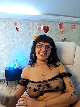 cute_hollywood webcam