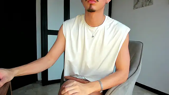 sweettaaron01 webcam