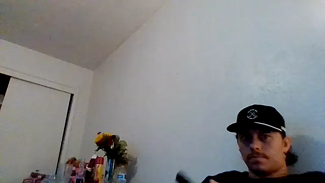 Tallhungandcloudy webcam