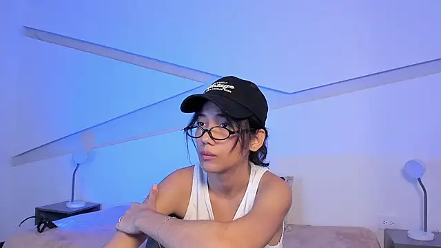 hot_little_bunny webcam