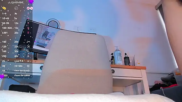 laura-hills18 webcam