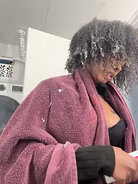 Webcam Model (Your_Paris)  is live.Free join now!