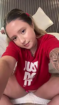 Webcam Model (MiaPetit_)  is live.Free join now!