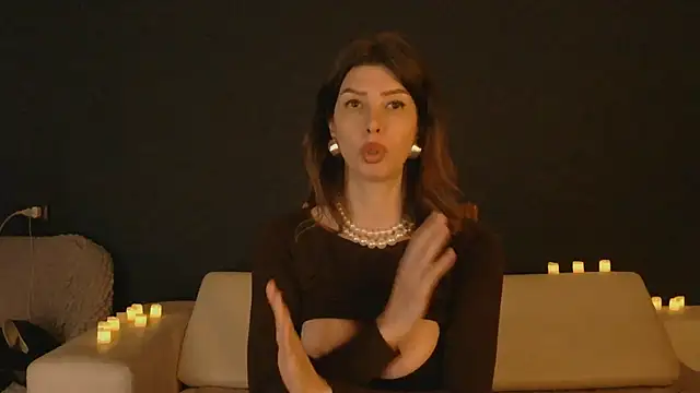 WhiteQueen888 webcam