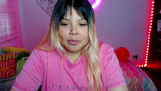 EllieMoonX webcam