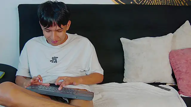 liam_sinclair - Liam_Sinclair's free webcam - UK Sex Cams