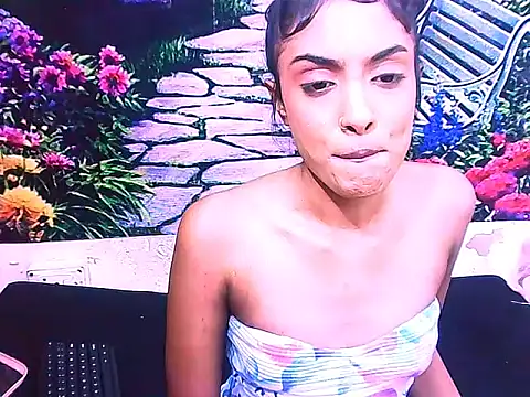 IndianPretty14u2Luv webcam