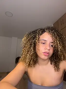 Webcam Model (KittyTwerk_2)  is live.Free join now!