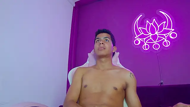 Noah_Greenhartt webcam