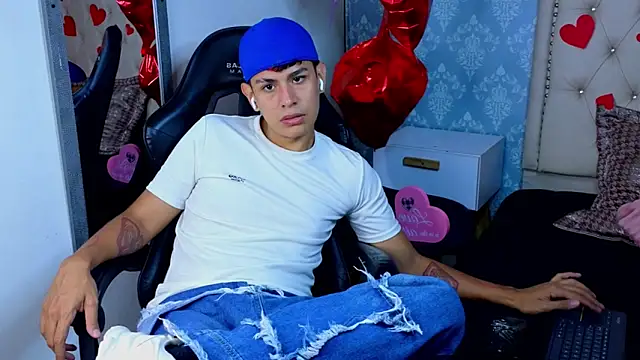 Blakee_Blossom webcam